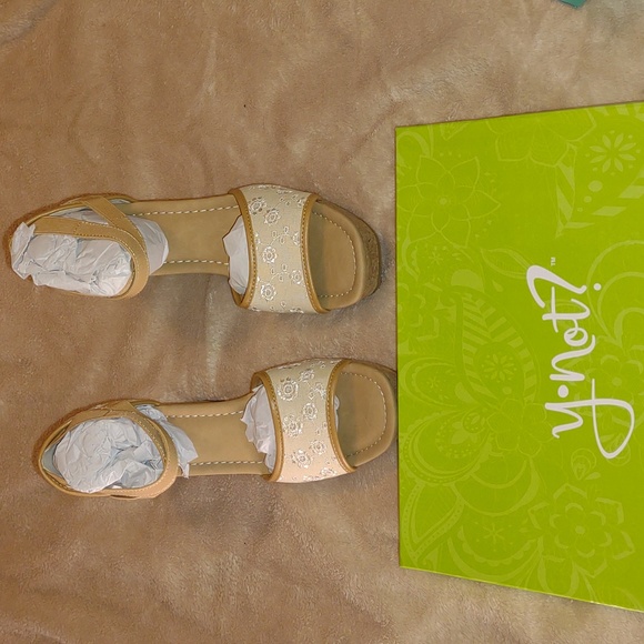 👣🩷Y•NOT? 🩷 Beige Eyelet Platform Wedges - Picture 10 of 16